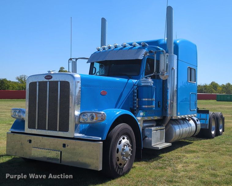 image for item MX9417 2023 Peterbilt 389  semi truck