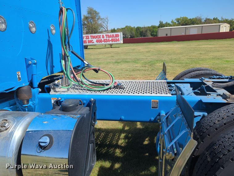 image for item MX9417 2023 Peterbilt 389  semi truck