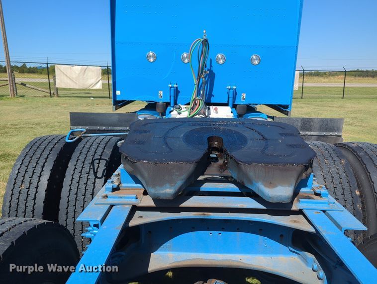 image for item MX9417 2023 Peterbilt 389  semi truck