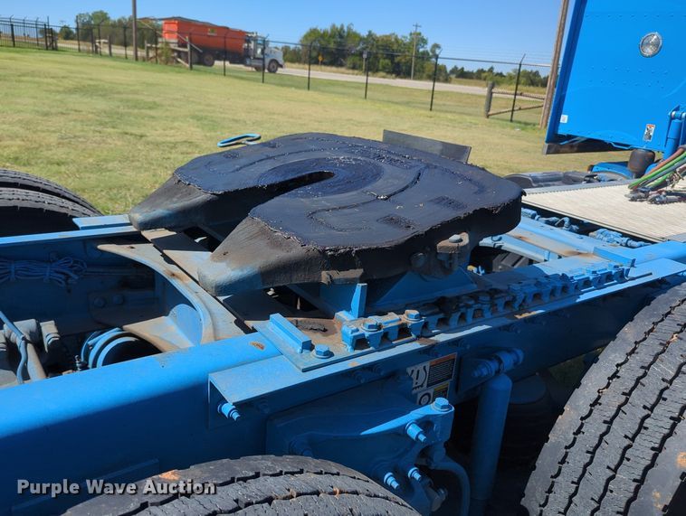 image for item MX9417 2023 Peterbilt 389  semi truck