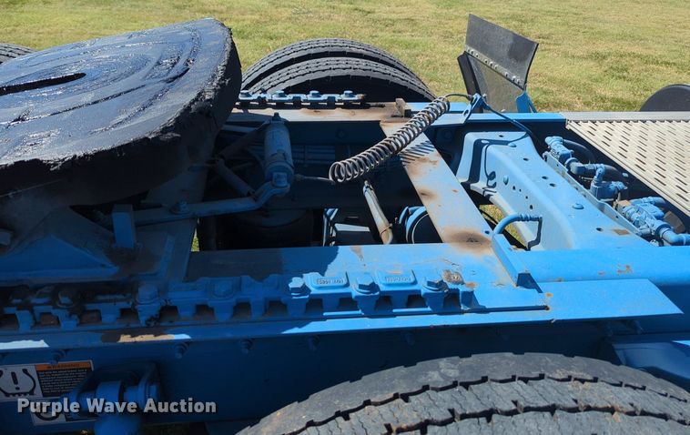 image for item MX9417 2023 Peterbilt 389  semi truck