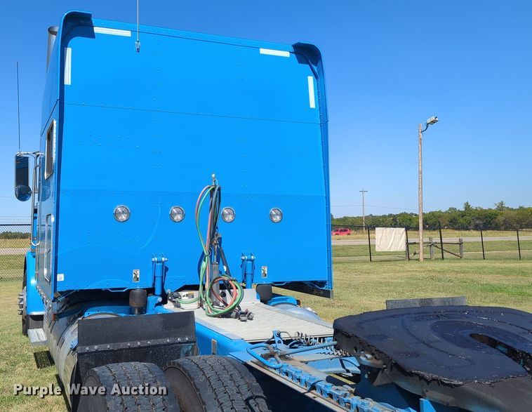 image for item MX9417 2023 Peterbilt 389  semi truck