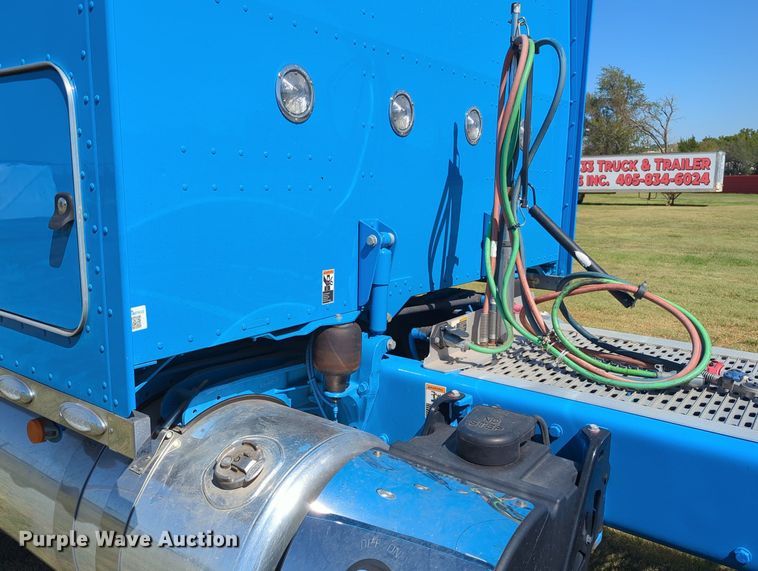 image for item MX9417 2023 Peterbilt 389  semi truck