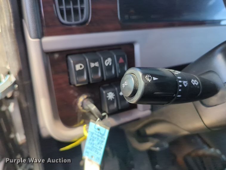 image for item MX9417 2023 Peterbilt 389  semi truck