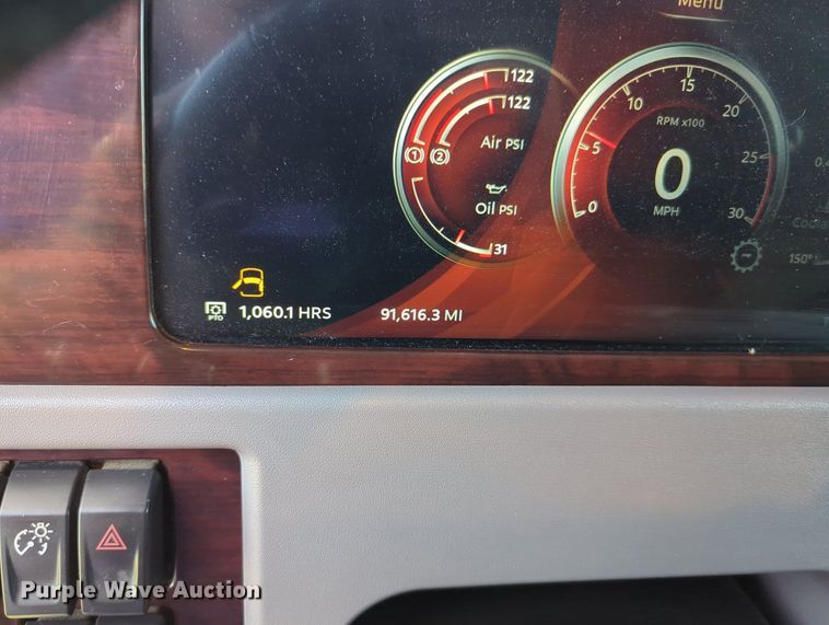 image for item MX9417 2023 Peterbilt 389  semi truck