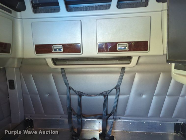 image for item MX9417 2023 Peterbilt 389  semi truck