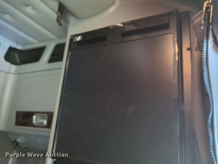 image for item MX9417 2023 Peterbilt 389  semi truck