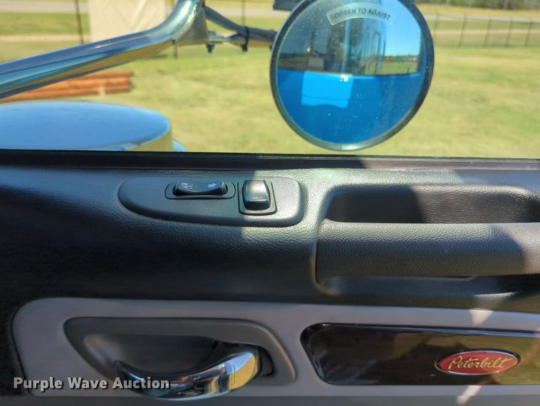 image for item MX9417 2023 Peterbilt 389  semi truck