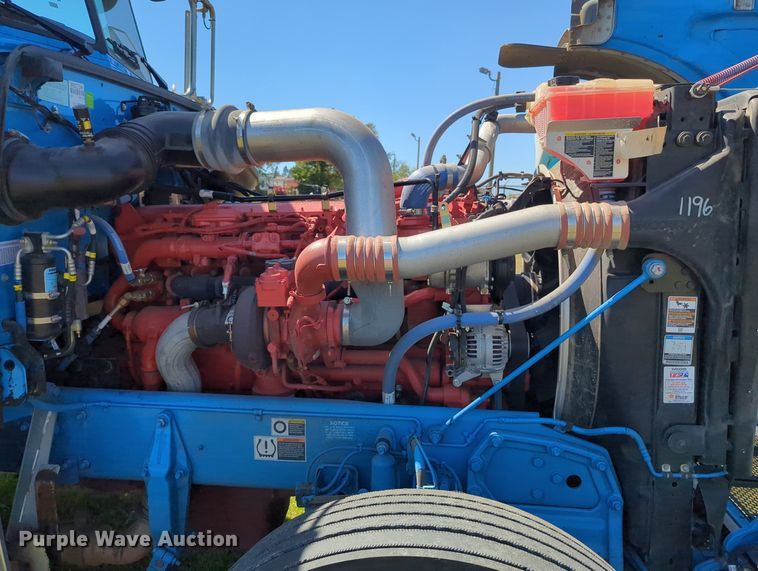 image for item MX9417 2023 Peterbilt 389  semi truck