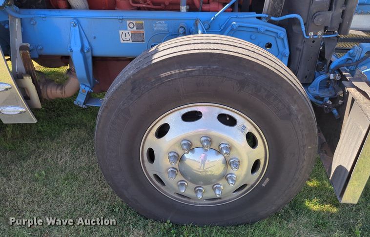 image for item MX9417 2023 Peterbilt 389  semi truck