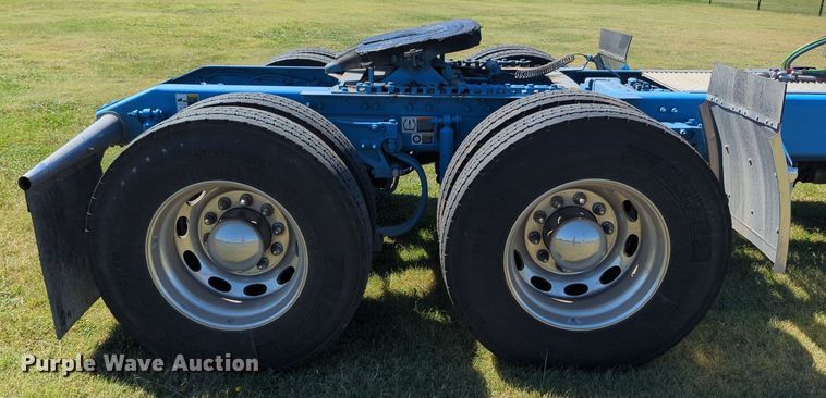 image for item MX9417 2023 Peterbilt 389  semi truck