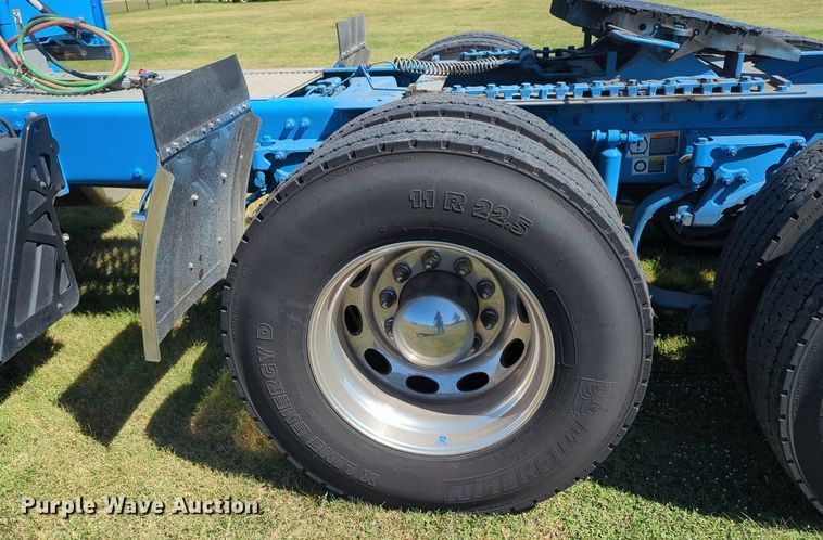 image for item MX9417 2023 Peterbilt 389  semi truck