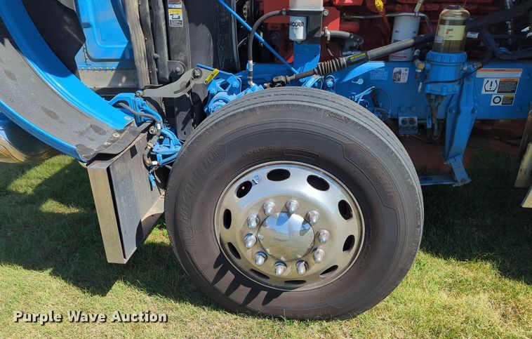 image for item MX9417 2023 Peterbilt 389  semi truck