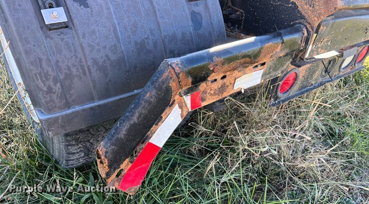 image for item NI9122 2001 Volvo VN Series  semi truck