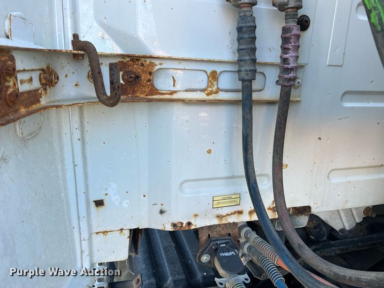 image for item NI9122 2001 Volvo VN Series  semi truck