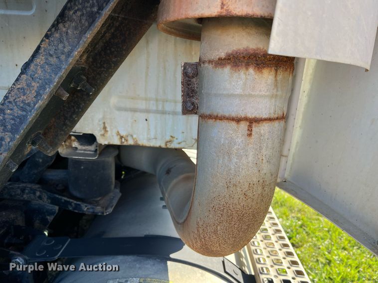 image for item NI9122 2001 Volvo VN Series  semi truck