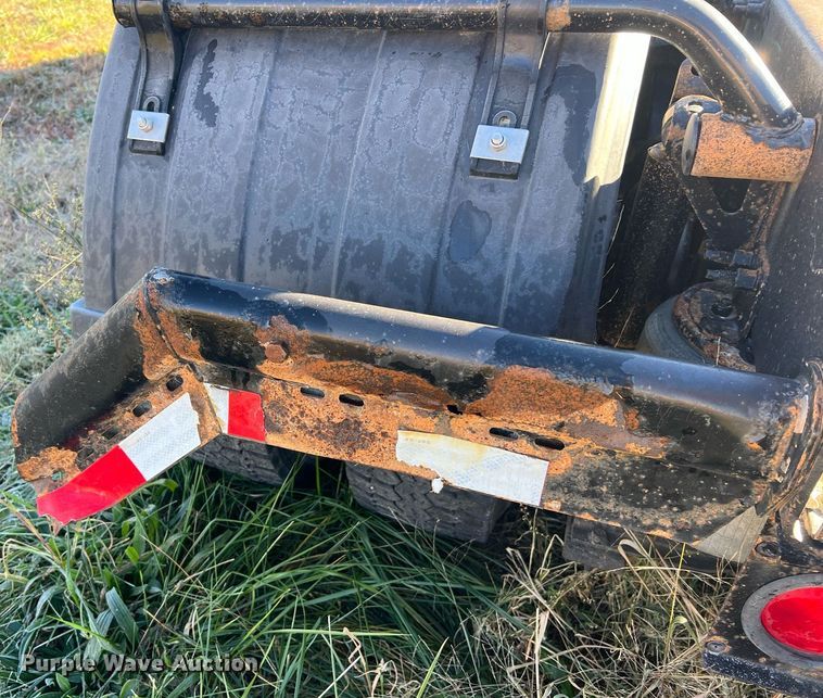 image for item NI9122 2001 Volvo VN Series  semi truck