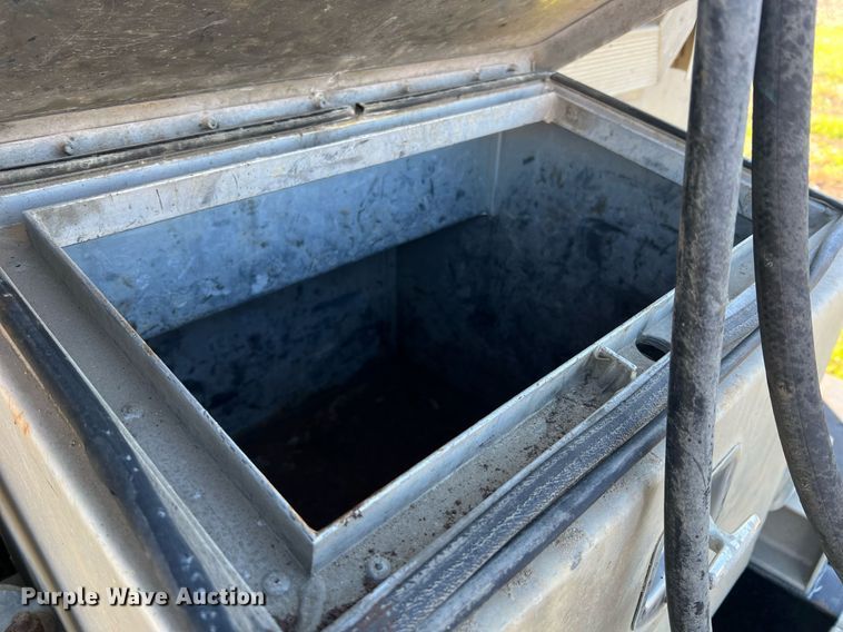 image for item NI9122 2001 Volvo VN Series  semi truck