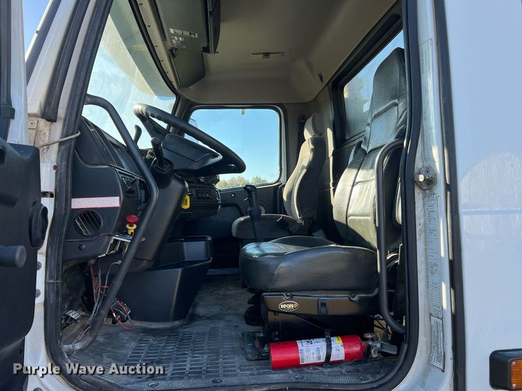 image for item NI9122 2001 Volvo VN Series  semi truck