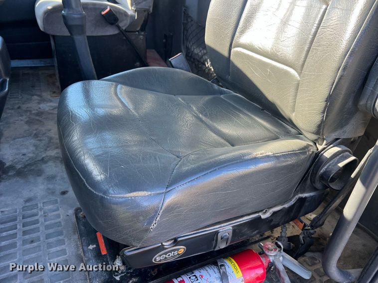 image for item NI9122 2001 Volvo VN Series  semi truck