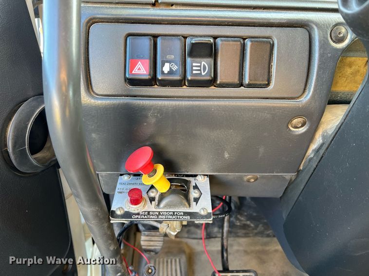 image for item NI9122 2001 Volvo VN Series  semi truck