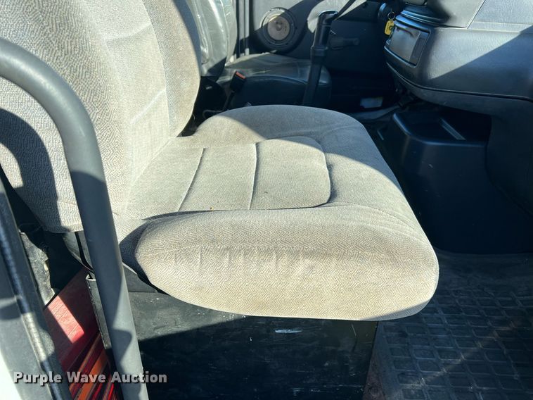 image for item NI9122 2001 Volvo VN Series  semi truck