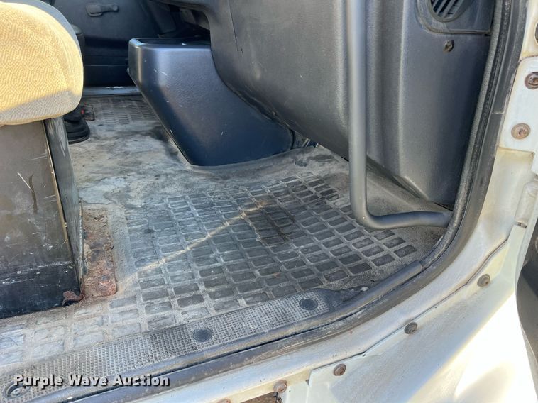 image for item NI9122 2001 Volvo VN Series  semi truck