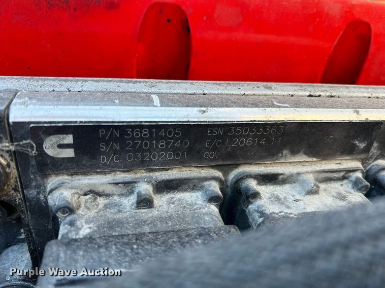 image for item NI9122 2001 Volvo VN Series  semi truck