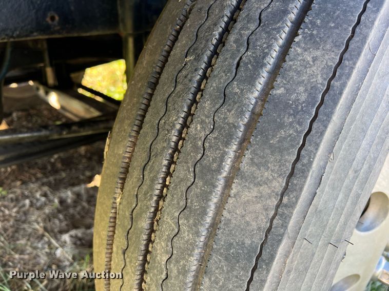 image for item NI9122 2001 Volvo VN Series  semi truck