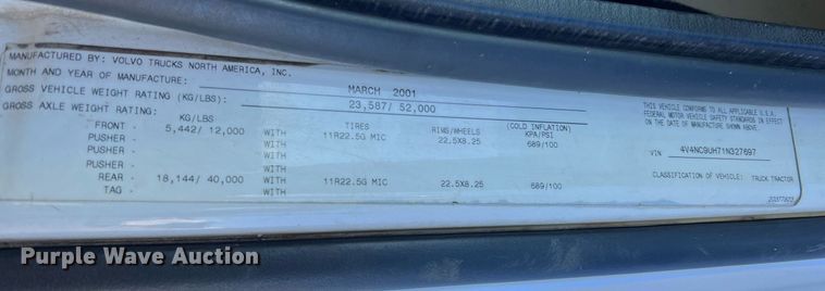 image for item NI9122 2001 Volvo VN Series  semi truck