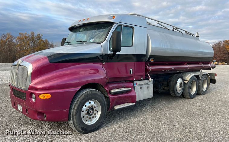 image for item NI9129 1997 Kenworth T2000  fuel truck