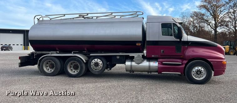 image for item NI9129 1997 Kenworth T2000  fuel truck