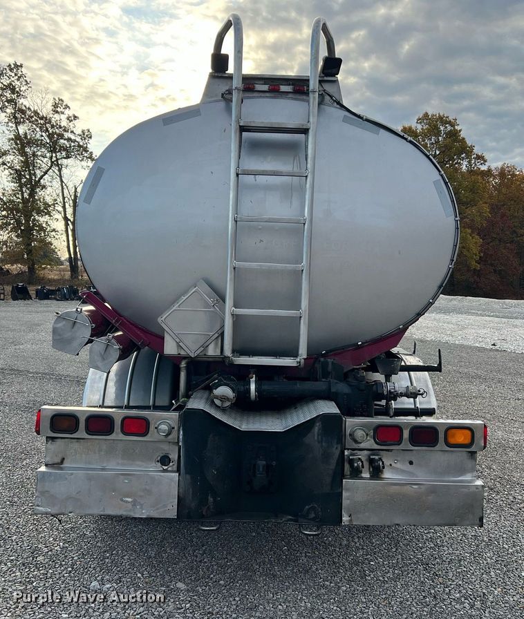 image for item NI9129 1997 Kenworth T2000  fuel truck