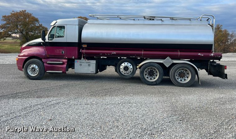 image for item NI9129 1997 Kenworth T2000  fuel truck