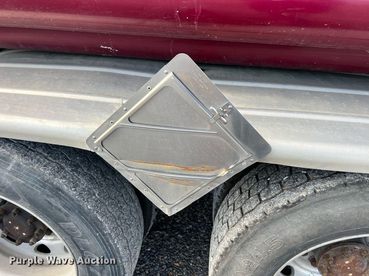 image for item NI9129 1997 Kenworth T2000  fuel truck