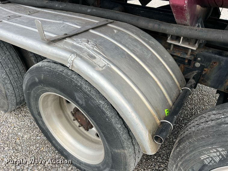 image for item NI9129 1997 Kenworth T2000  fuel truck