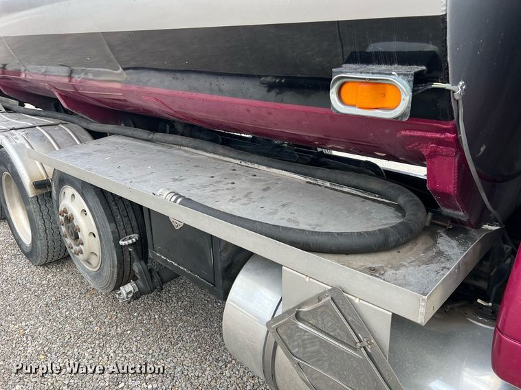 image for item NI9129 1997 Kenworth T2000  fuel truck