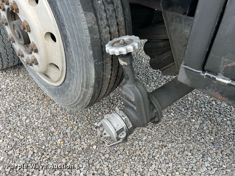 image for item NI9129 1997 Kenworth T2000  fuel truck