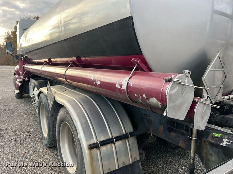 image for item NI9129 1997 Kenworth T2000  fuel truck