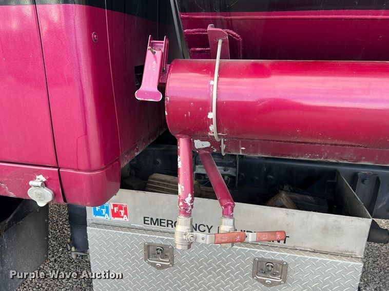 image for item NI9129 1997 Kenworth T2000  fuel truck