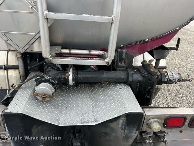 image for item NI9129 1997 Kenworth T2000  fuel truck