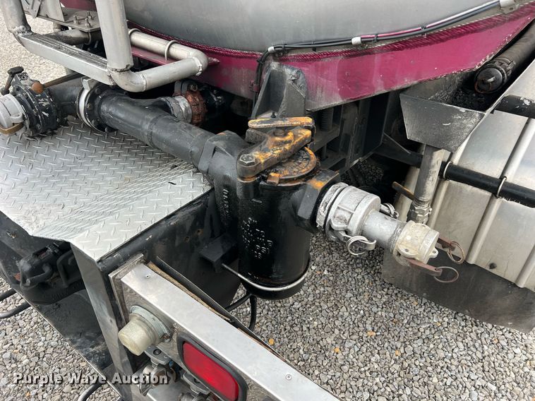 image for item NI9129 1997 Kenworth T2000  fuel truck