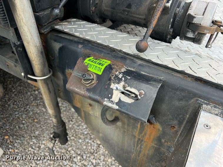 image for item NI9129 1997 Kenworth T2000  fuel truck