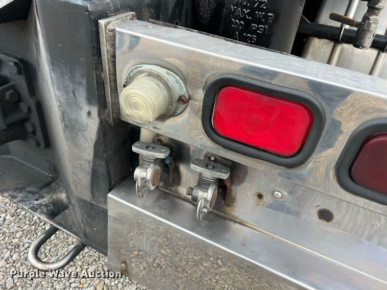 image for item NI9129 1997 Kenworth T2000  fuel truck