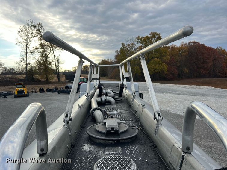 image for item NI9129 1997 Kenworth T2000  fuel truck