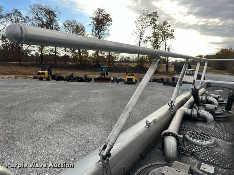 image for item NI9129 1997 Kenworth T2000  fuel truck