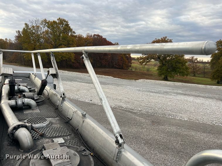 image for item NI9129 1997 Kenworth T2000  fuel truck