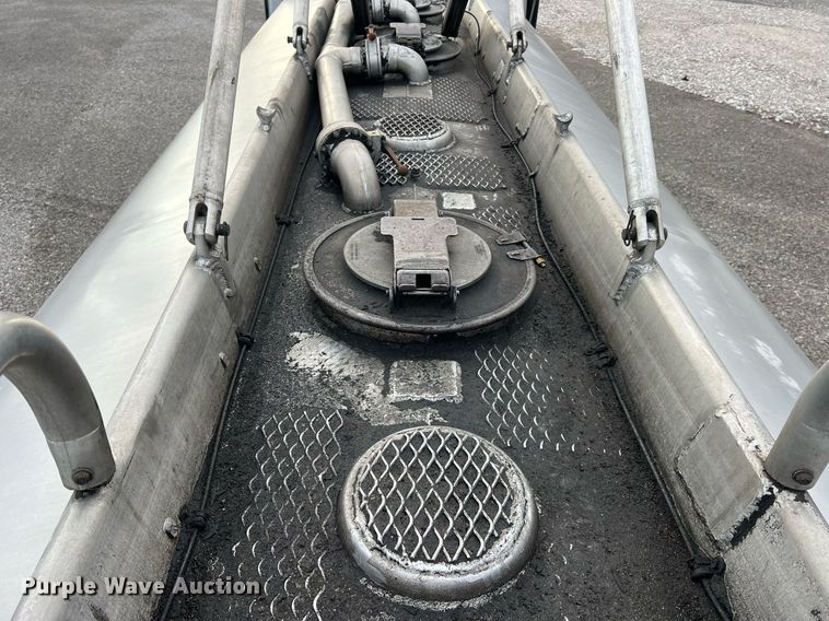 image for item NI9129 1997 Kenworth T2000  fuel truck