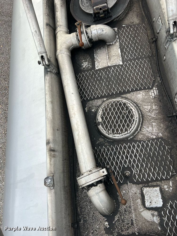 image for item NI9129 1997 Kenworth T2000  fuel truck