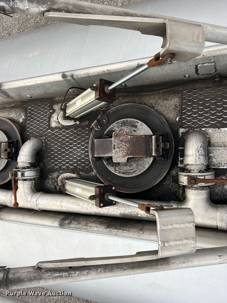 image for item NI9129 1997 Kenworth T2000  fuel truck